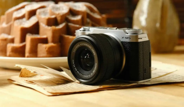 Fujifilm presenta la nuova fotocamera digitale mirrorless Fujifilm X-M5